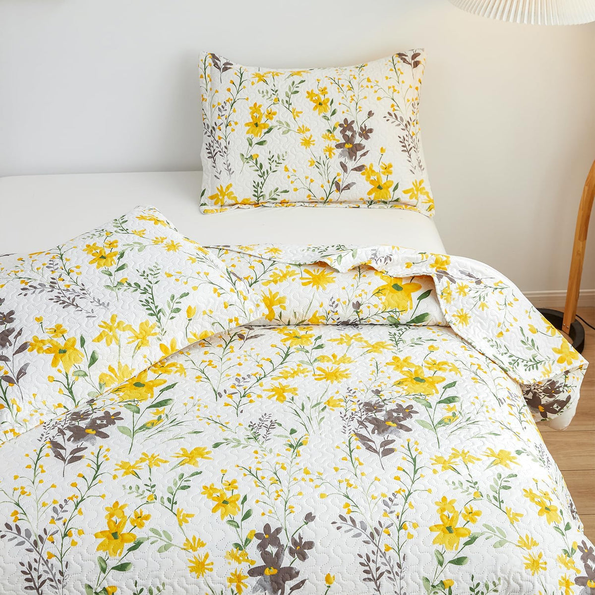 Floral Quilt Sets Full/Queen Size Reversible Countryside Bedspread Coverlets Lightweight Yellow Flower Quilt Green Leaves Bed Covers for All Season,1 Quilt +2 Pillow Shams